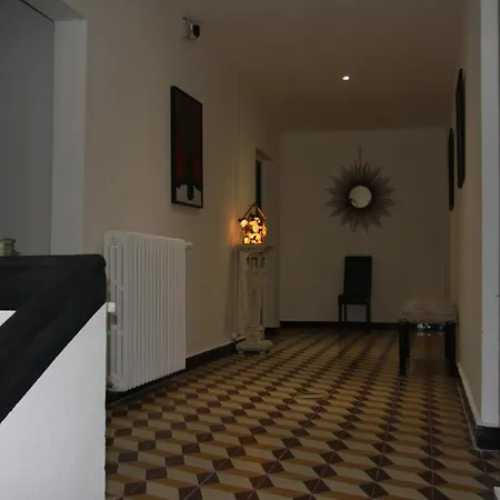 לינה וארוחת בוקר 1er Consul Sas A Bussinca 3*