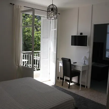 לינה וארוחת בוקר 1er Consul Sas A Bussinca 3*