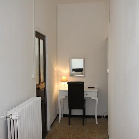 1er Consul Sas A Bussinca Bed & Breakfast 3*