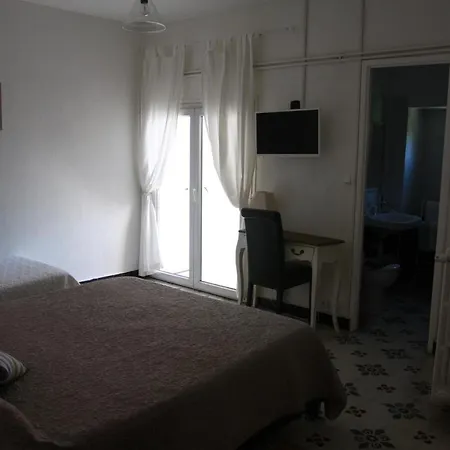 לינה וארוחת בוקר 1er Consul Sas A Bussinca 3*