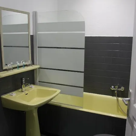 1er Consul Sas A Bussinca 3* בוקוניאנו