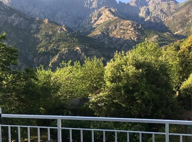 1er Consul Sas A Bussinca Oda ve Kahvaltı 3*