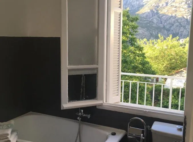 1er Consul Sas A Bussinca 3*