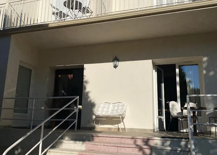 1er Consul Sas A Bussinca